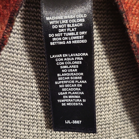 Geometric Patterned Shawl - Picture 6 of 7